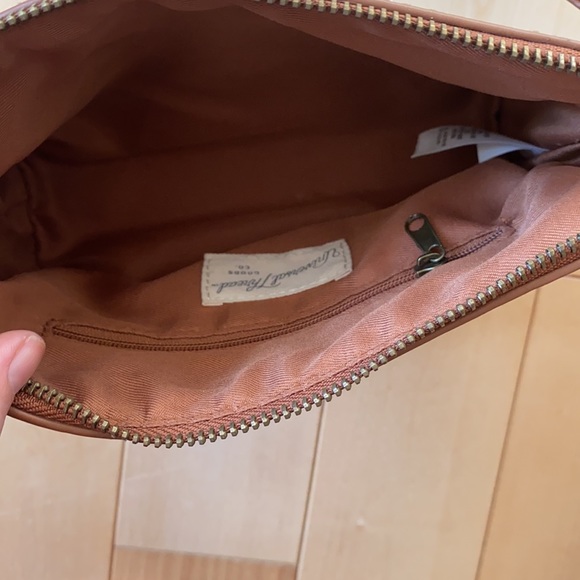 Universal Threads Crossbody - Picture 4 of 6